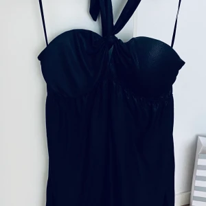 Svart linne - Svart linne 