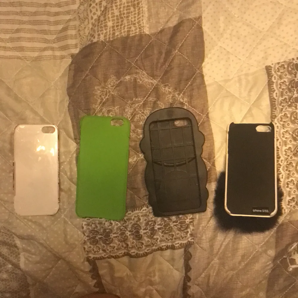 Den gröna e en iPhone 6/6s och alla andra är till iPhone 5/5s:) skriv för mer bilder💕 säljer de på grund av att jag har fått en ny mobil🥰. Övrigt.