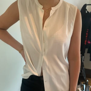 Blus - Köpt på vero moda. Säljer då det inte är min stil och bara fått ligga i garderoben ett tag. Använd ett fåtal gånger