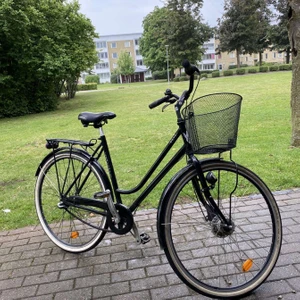 Cykel 26 tum - Säljer min cykel i perfekt skick allt funkar som de ska inga fel alls. Priset kan diskuteras vid snabb o smidig affär 