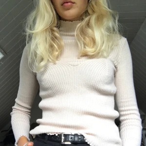 Stickad tröja - Supersöt ljusrosa tröja med fina detaljer från Asos endast använd en gång