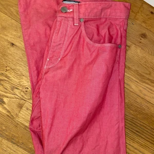 Hugo Boss jeans - Det står strl 31/34 i jeansen, med de är ungefär som XS/S.