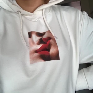 Hoodie - Säljer denna hoodien från carlings, använd 2 gånger så i nytt skick! 160kr + 22kr frakt