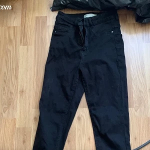 Högmidjade jeans - Jeans 