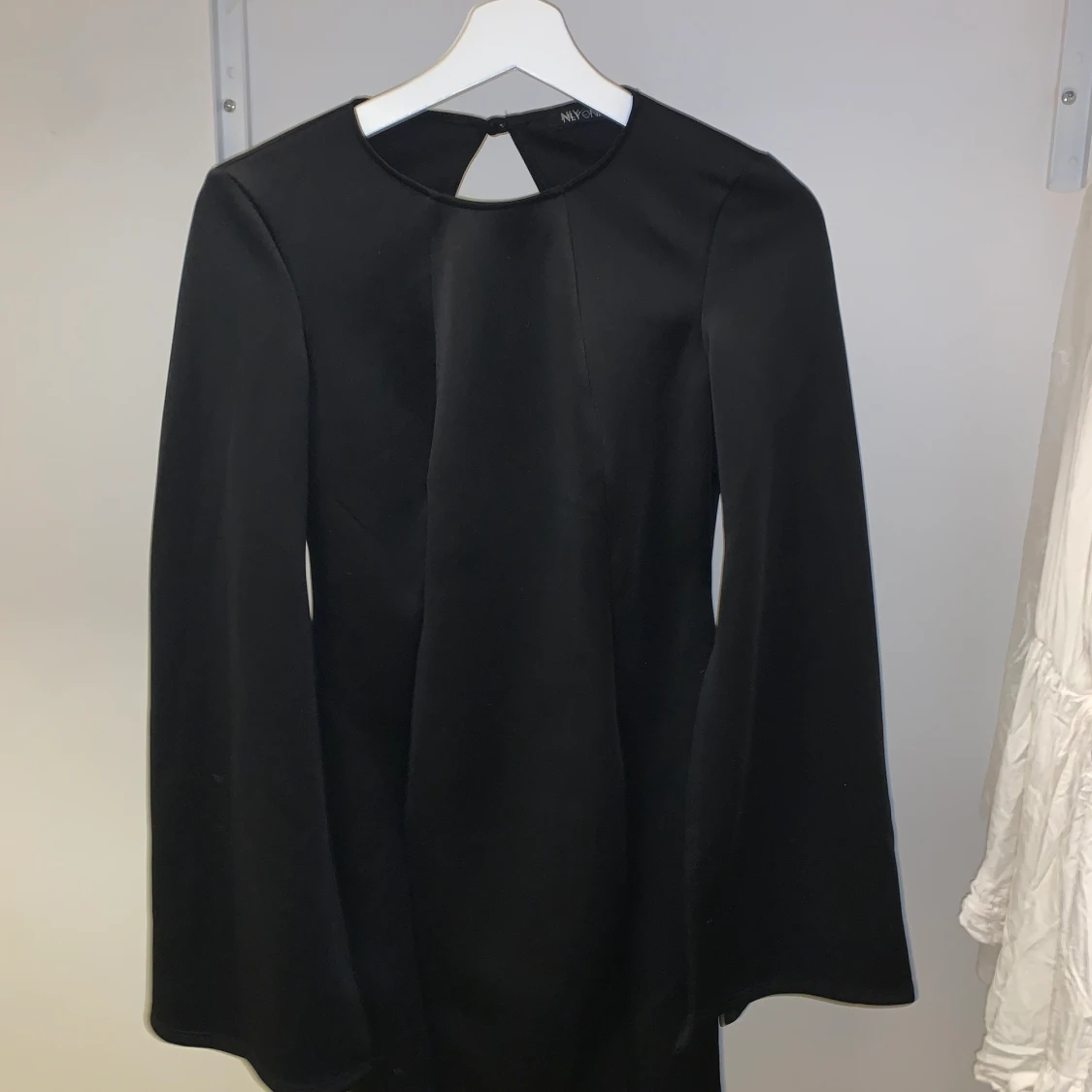 Nly klänning stel S