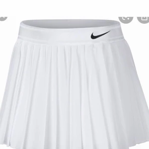 SÖKES - Heeej söker en liknande kjol eller samma! En vit tenniskjol helt enkelt! I typ S/36 !!! 