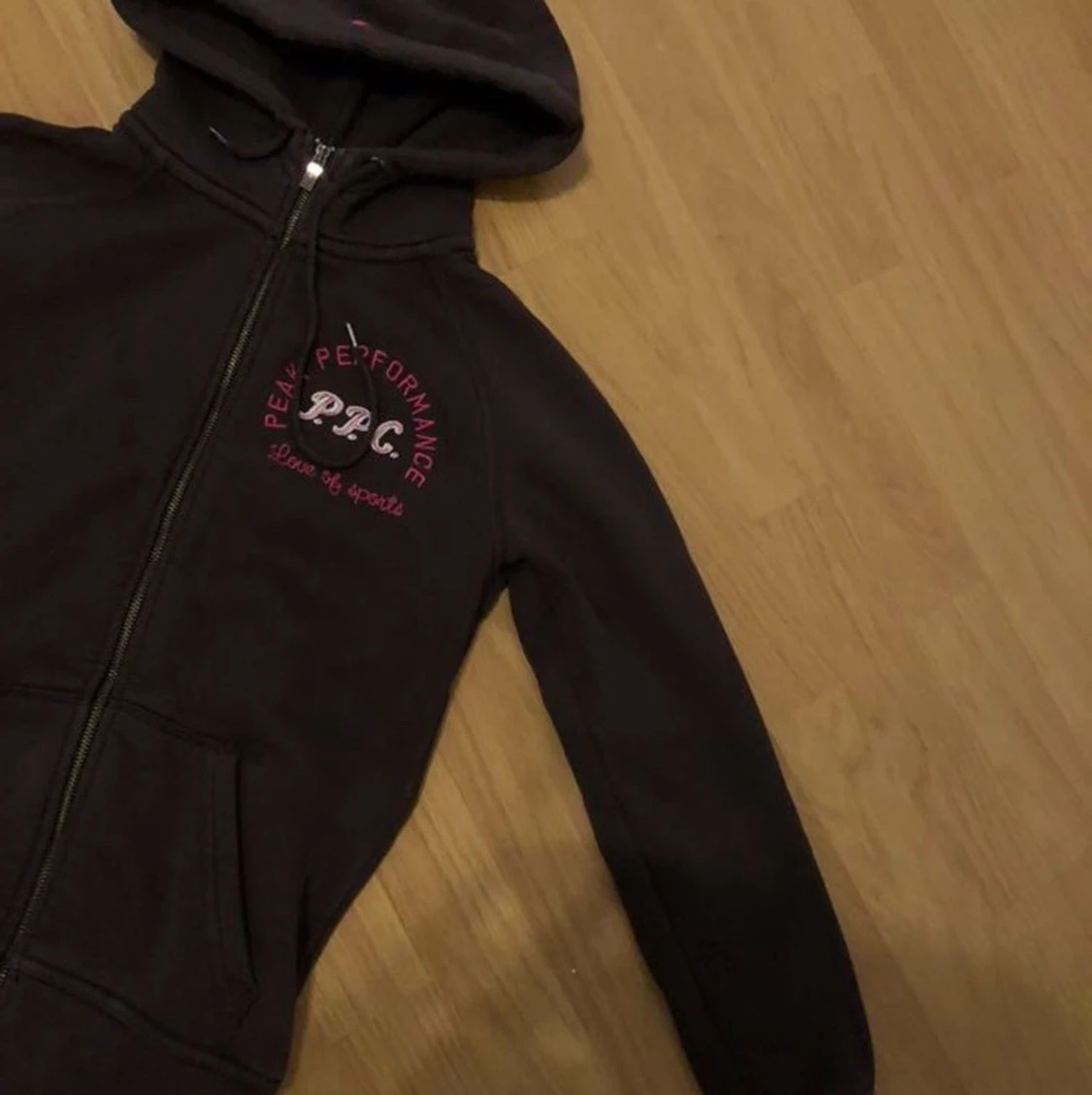 Storlek S brun peak performance kofta  - 90