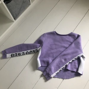 - Säljer en crop top ifrån Carlings egna märke Stay 🌻 tröjan är nyss inköpt och inte alls så mycket använd 