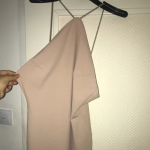  - Använd 1 gång på kompis fest. Säljes pga för stor. Jag Möts upp vid Göteborg/Trollhättan/LillaEdet. Frakt står köparen för