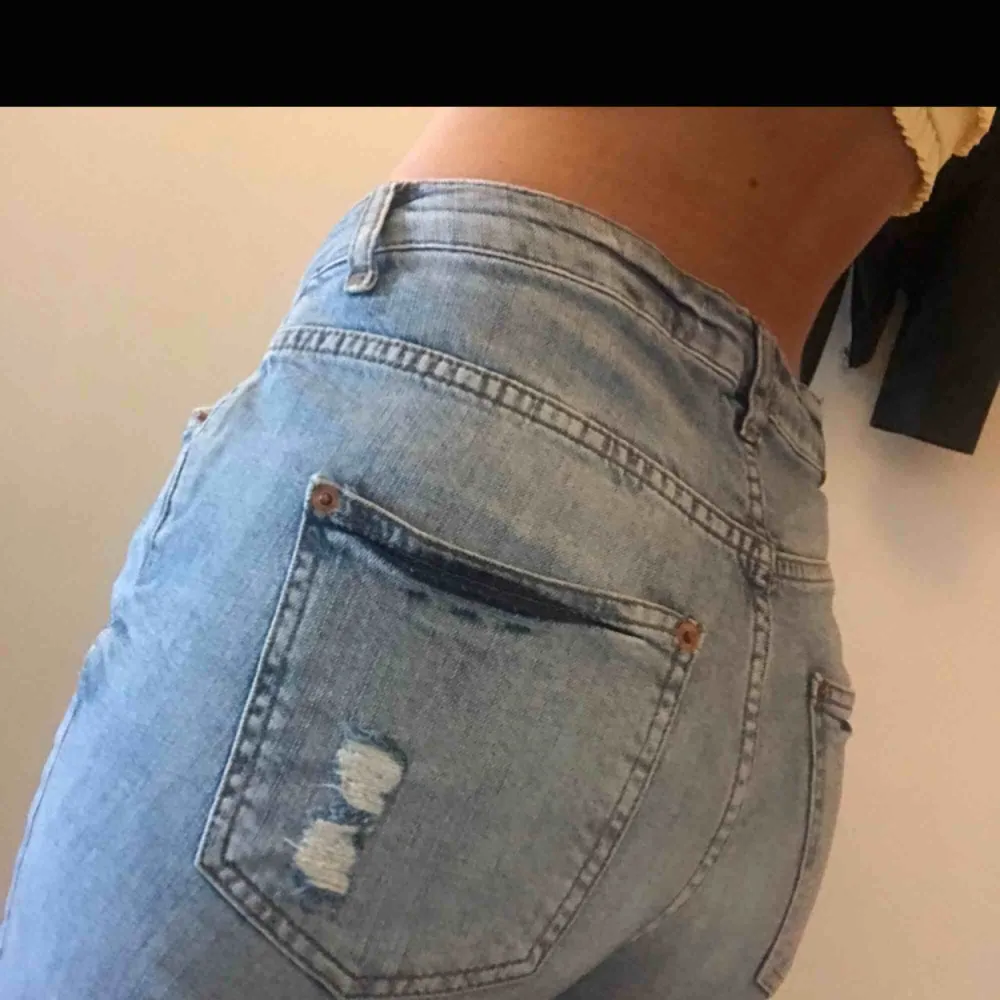 Snygg byxa från Gina , med hög midja  ( lånad bild ) för mer bilder skicka pm 🌸. Jeans & Byxor.