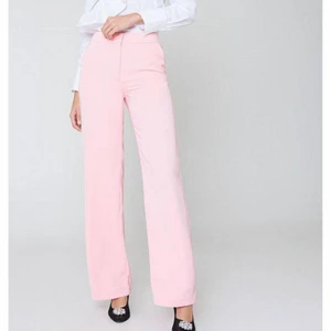  - Skitsnygga rosa byxor från nakd men tyvärr för små, oanvända! 