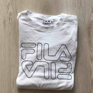 👕 Långärmad FILA-tröja (tror det var ett sammarbete med xxxy på junkyard). Använd ett fåtal gånger men är som ny. Köpare står för frakt.  Obs!! Herrstorlek