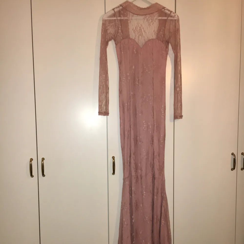 Min fina fina balklänning som behöver komma till använda, ifrån nelly.com som ny. . Klänningar.