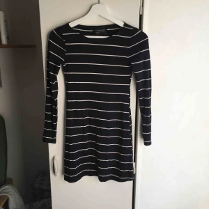  - Klänning från the reformation som gör så fina kläder + klimatsmarta! orginalpris c 80 $
