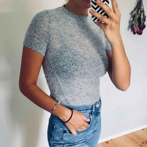  - Mysig stickad t-shirt från River Island, nästan oanvänd💓 frakt 25kr