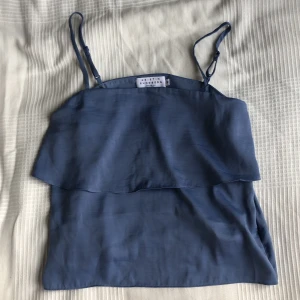 Festtopp - Perfekt, aldrig använt pga fel storlek, såå fin färg 