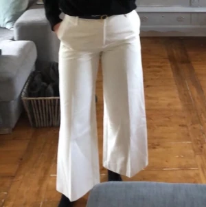 Vita vida byxor från Peak Performance - I fint skick. Nypris 1500kr 
