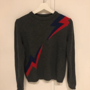 Zadig Voltaire tröja  - Skitcool Zadig Voltaire tröja med blixtar. Då väldigt många varit intresserade är det budgivning i kommentarerna, som avslutas tisdag 22:00💞