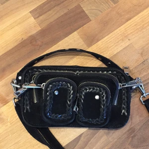 Nunoo väska liten - Säljer min lilla nunoo väska! Köptes för ca 1400kr och är i princip i nyskick! Påse finns kvar och skickas med.