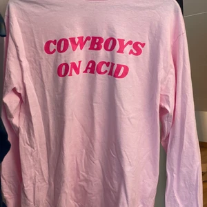 Pleasures tröja  - Oanvänd 