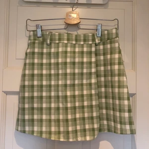 Trendigt kjol  - Jätte snygg ljus grön kjol! Aldrig använd.