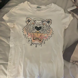 Kenzo t-shirt  - Skön & storlek xs/S Använd några gånger bara