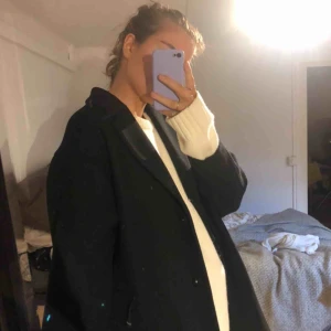  - Svart höstkappa från H&M inköpspris 799kr - oanvänd