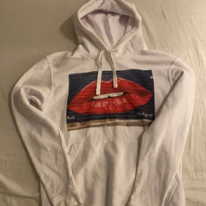 The cool elephant - Säljer dena hoddien för den inte kommer till användning längre, 140kr+frakt💗