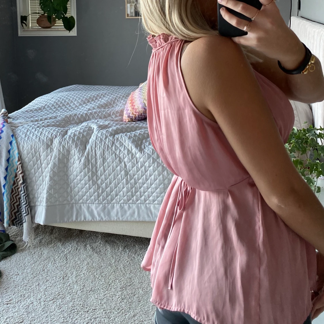 Rosa blus som man knyter i ryggen  - 91