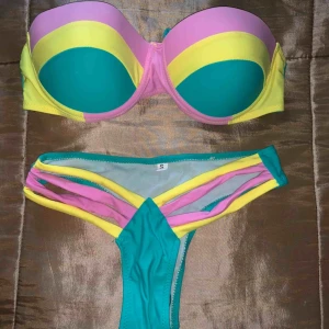  - Helt ny bikini överdel i storlek L och underdel i storlek S