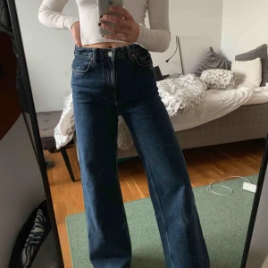  - Säljer mina gamla ”Ace” från Weekday i färgen ohio blue!! Väldigt sparsamt använda då jag dessvärre fick dem i fel storlek :(  Fraktkostnad tillkommer , annars kan vi mötas upp i Lund/närheten !! 😇