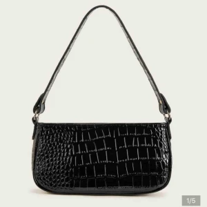  - Säljer min fina svarta väska! Knappt använd så 150kr inklusive frakt som gäller 🌸