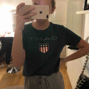  - Jättesnygg t-shirt ifrån gant. Köpare står för frakten 