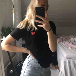  - Säljer min svarta Comme des garcon tshirt❤️ 400 kr +frakt