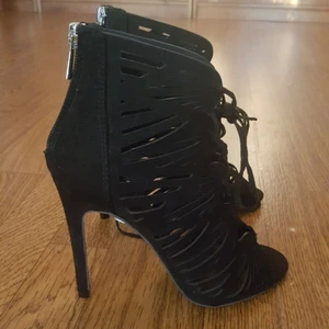  - Helt nya från Woolworths, storlek 4 vilket motsvarar  37    Säjes pga att dom inte kommer till användning  Köparen står för frakten ✌