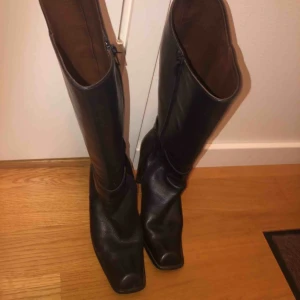  - Äkta skinnstövlar/läderstövlar från scoretto
