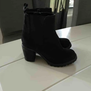  - Söker dom här skorna om nån vill sälja ett par så skriv gärna till mig :) 