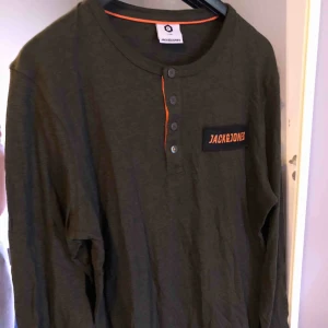  - Helt ny, men tagit av prislappen  Hämtas i Söråker eller står köparen för frakten  Har swish 