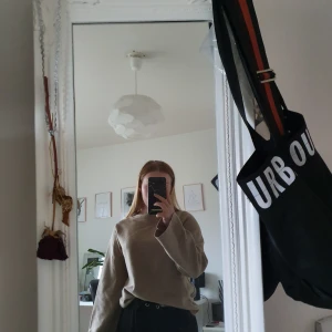  - Beige tröja från ginatricot. Fint skick, köpare står för frakt. 