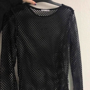  - Nättröja från Zara i storlek M. Lika snygg självt som under en tisha :)