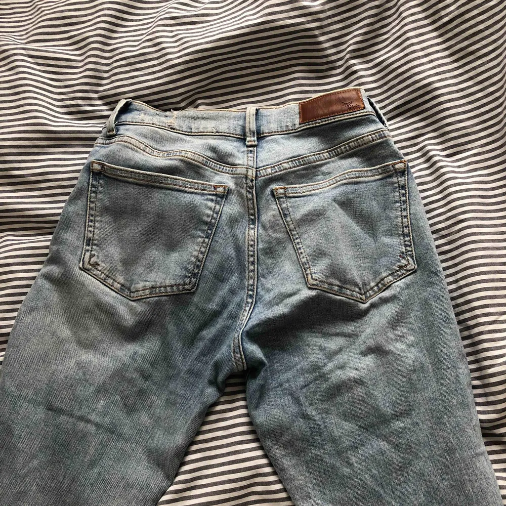 Säljer mina tajta jeans från bikbok😋 fint skick! . Jeans & Byxor.
