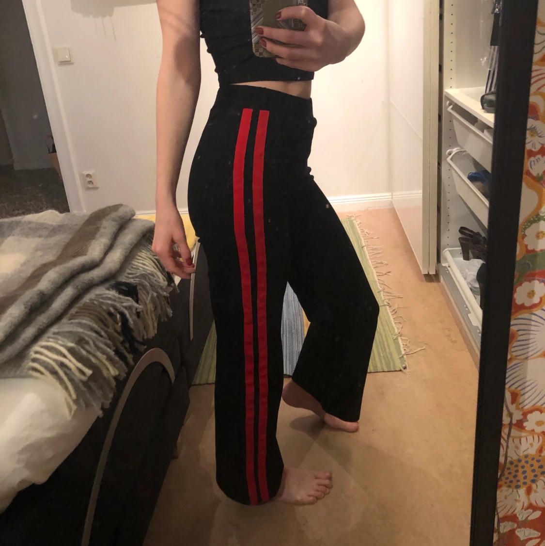 Mjukisbyxor med två röda ränder - 90