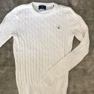 Kabelstickad gant tröja - Fin creme vit kabelstickad tröja från Gant