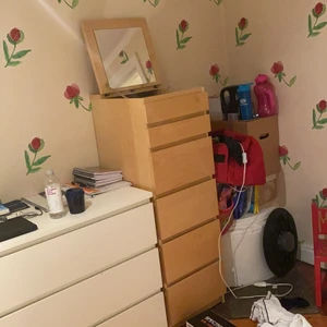Ikea byrå - Säljer min Ikea byrå pga flytt! Inga defekter eller liknande! Pris kan diskuteras!