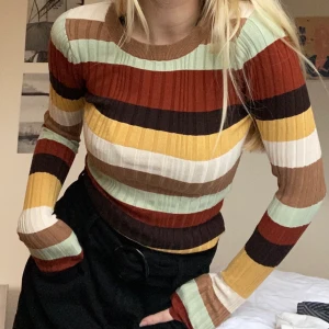 Tröja & Other Stories - Kan mötas i Stockholms innerstad eller frakta för 65kr 🥰