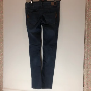 Snygga jeans  - Snygga blåa jeans. Aldrig använda. Storlek 158. Kunden står för frakten 💗