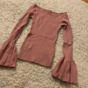 Offshoulder tröja  - Dustypink, tajt passform xs, som nu !