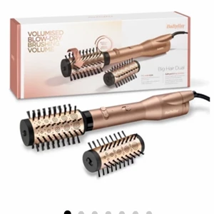 Varmluftsborste✨ - Varmluftsborste från Netonnet. Två värmelägen + kalluft. Roterar åt båda hållen. Ger mer volym i håret. Använt några få gånger. Köpt för 500 kr säljer för 250. Skriv om du har några frågor💕