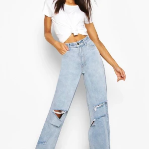 Boohoo Jeans  - Skit snygga jeans som är tyvärr för litet! Har använt Max 3 gånger, Frakten står jag ej för:)