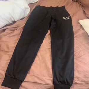 EA7 byxor - strl S / nya från jdsports